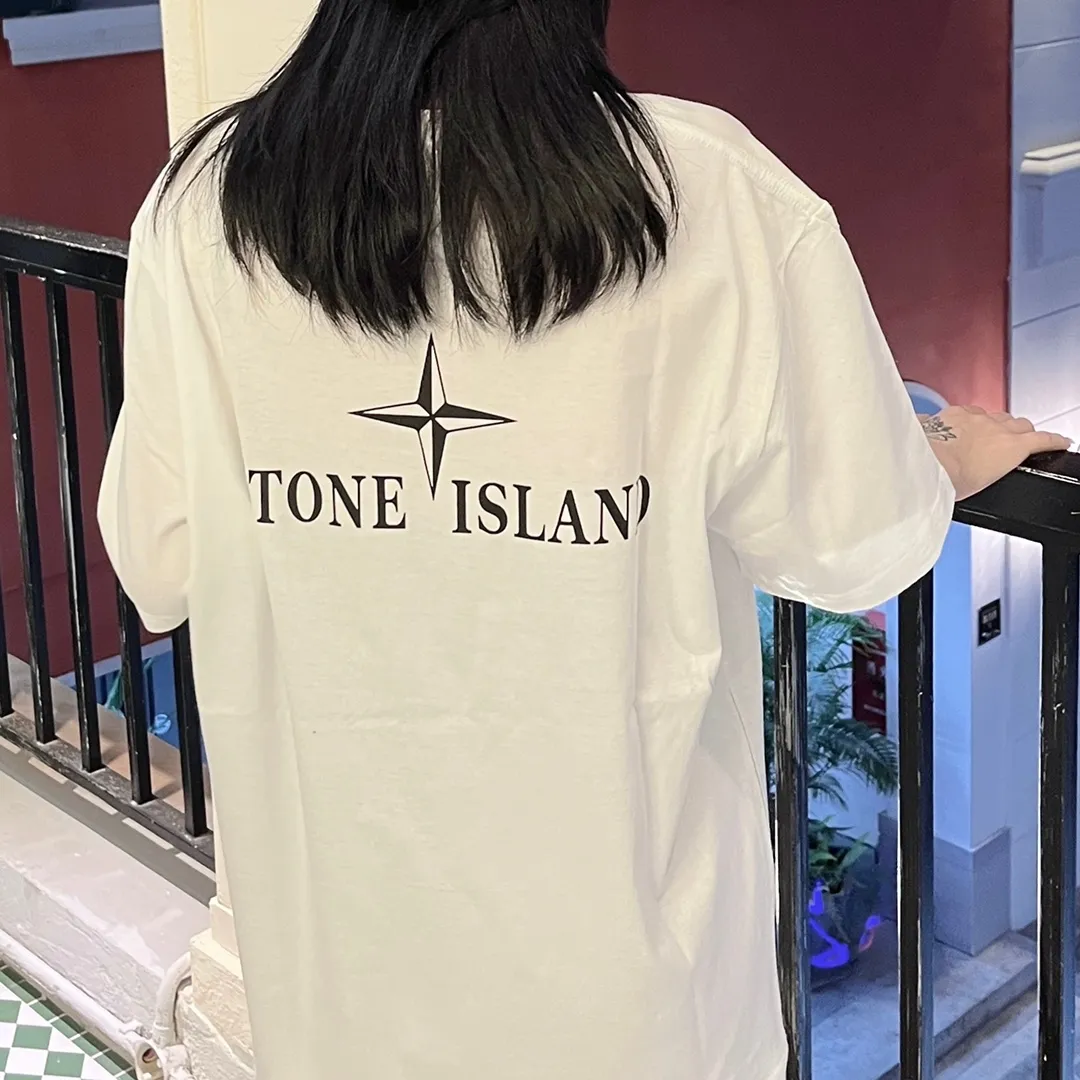 W610#P110💰 Stone Island logo printed front and back short-sleeved men's and women's loose casual T-shirts. Made of 260g combed cotton with 32-count double yarn. Double-threaded two-needle pressed thread. No deformation after long-term washing. Imported 3D printing. No fading. No cracking. Authentic pattern making. Double tags washed. Original packaging. Color: black-white. Size M-XXL.